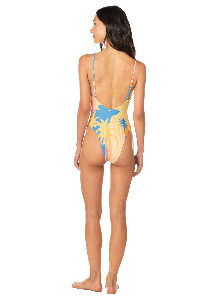 Foto de Solar Bliss Luster Cheeky Cut Classic One Piece by Maaji - Enteros - Vestidos de Baño
